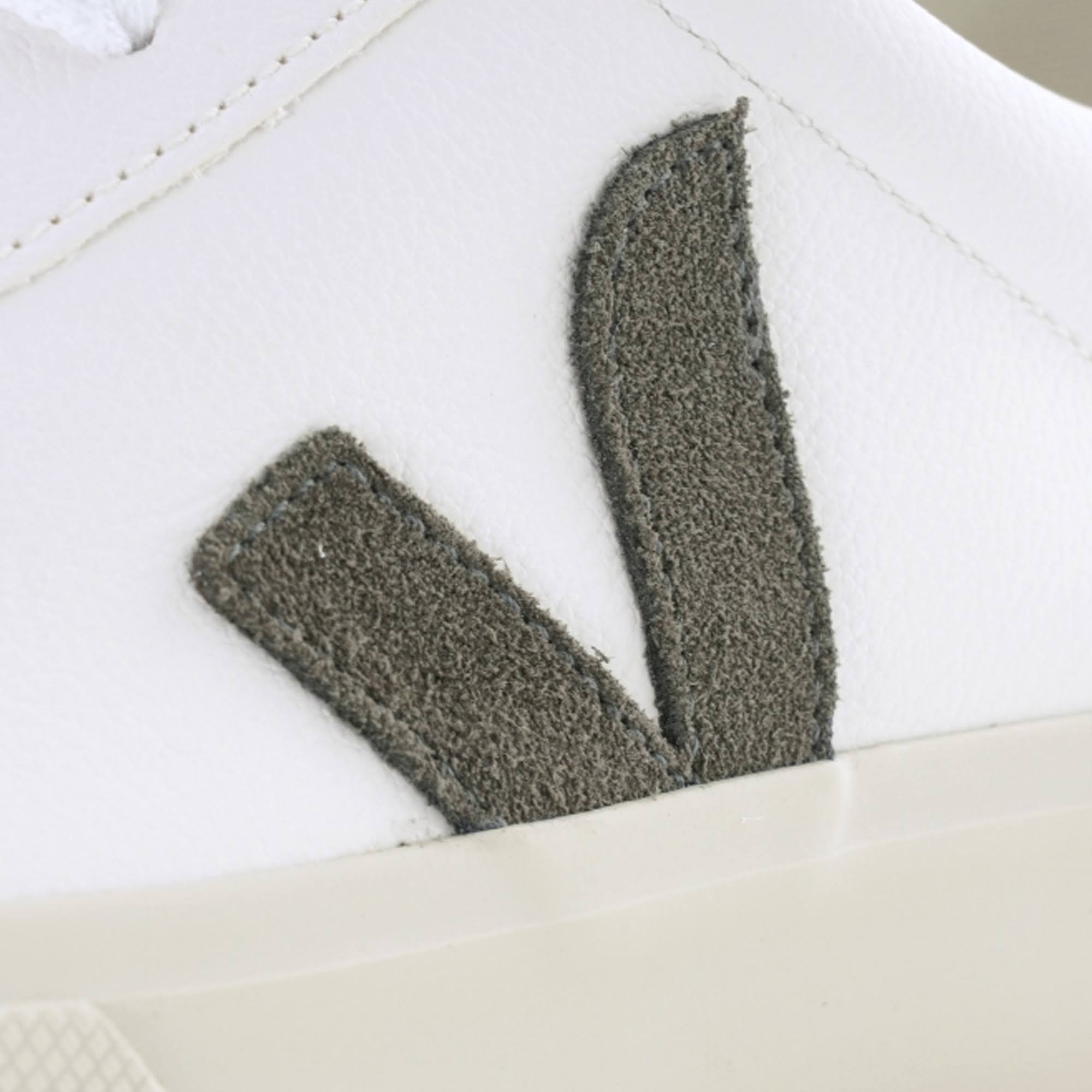 White Sneaker X2063