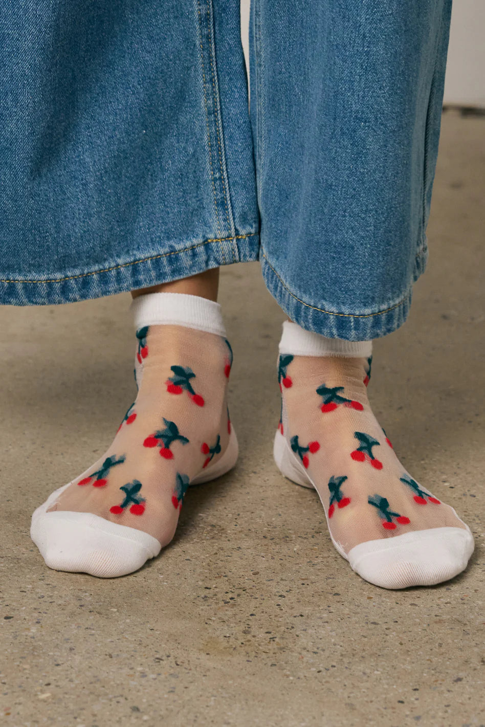 White Sheer Socks K290