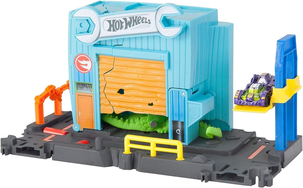Gator Garage Attack Playset Y7750