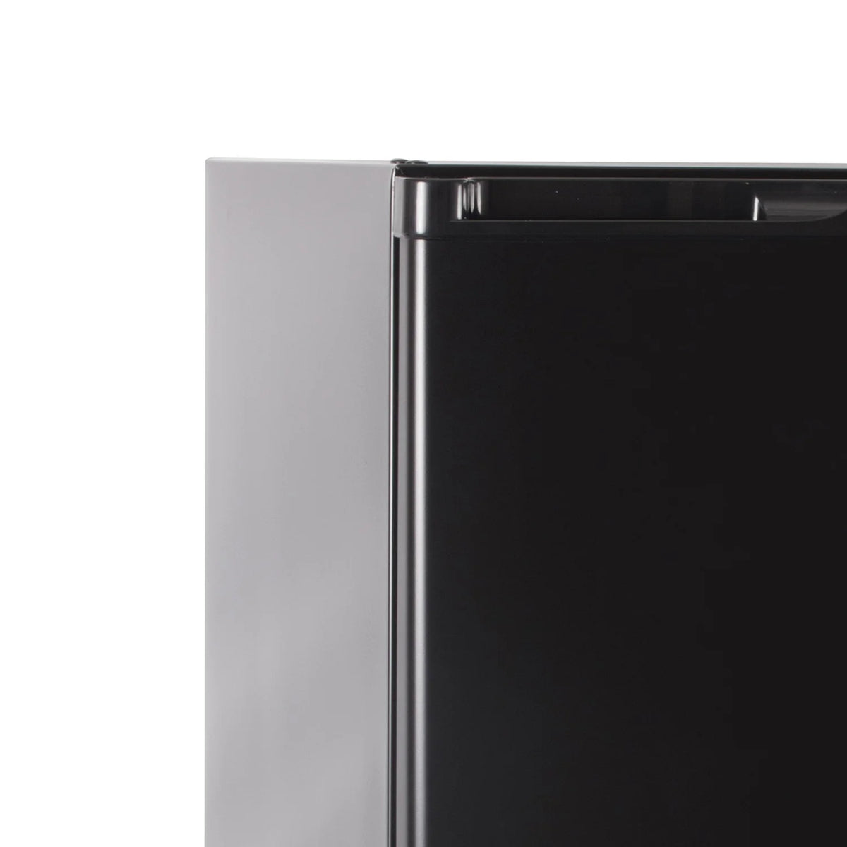 4.5 Cu Ft Compact Refrigerator with Freezer U768