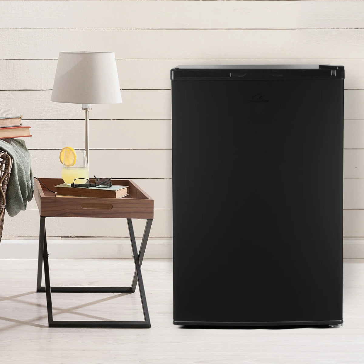 4.5 Cu Ft Compact Refrigerator with Freezer U768