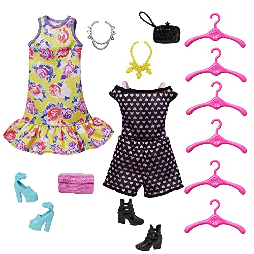 Fashionistas Ultimate Closet with Clothes (3 Outfits) & Fashion Accessories Including 6 Hangers I8719