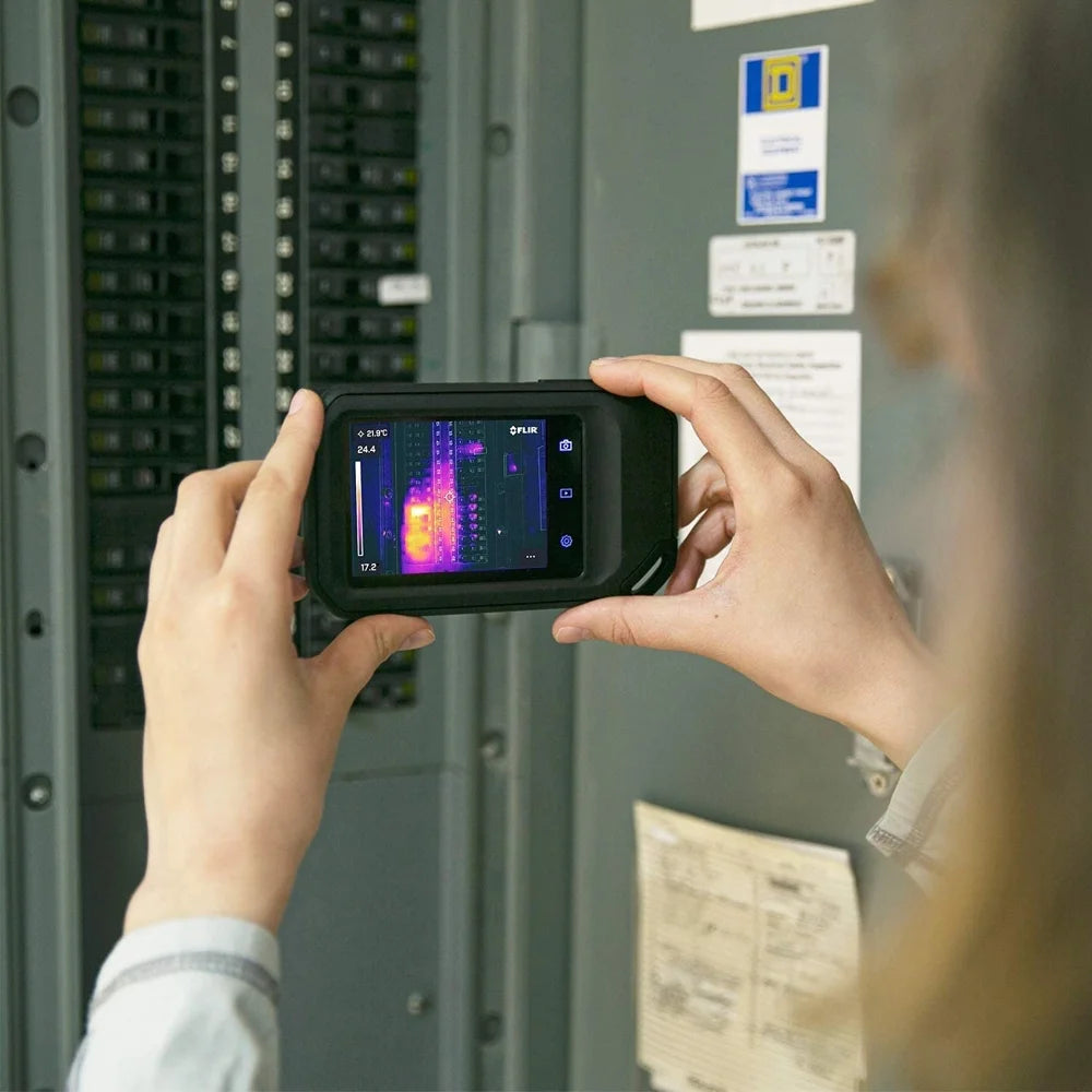 Compact Thermal Camera with Wi-Fi D883