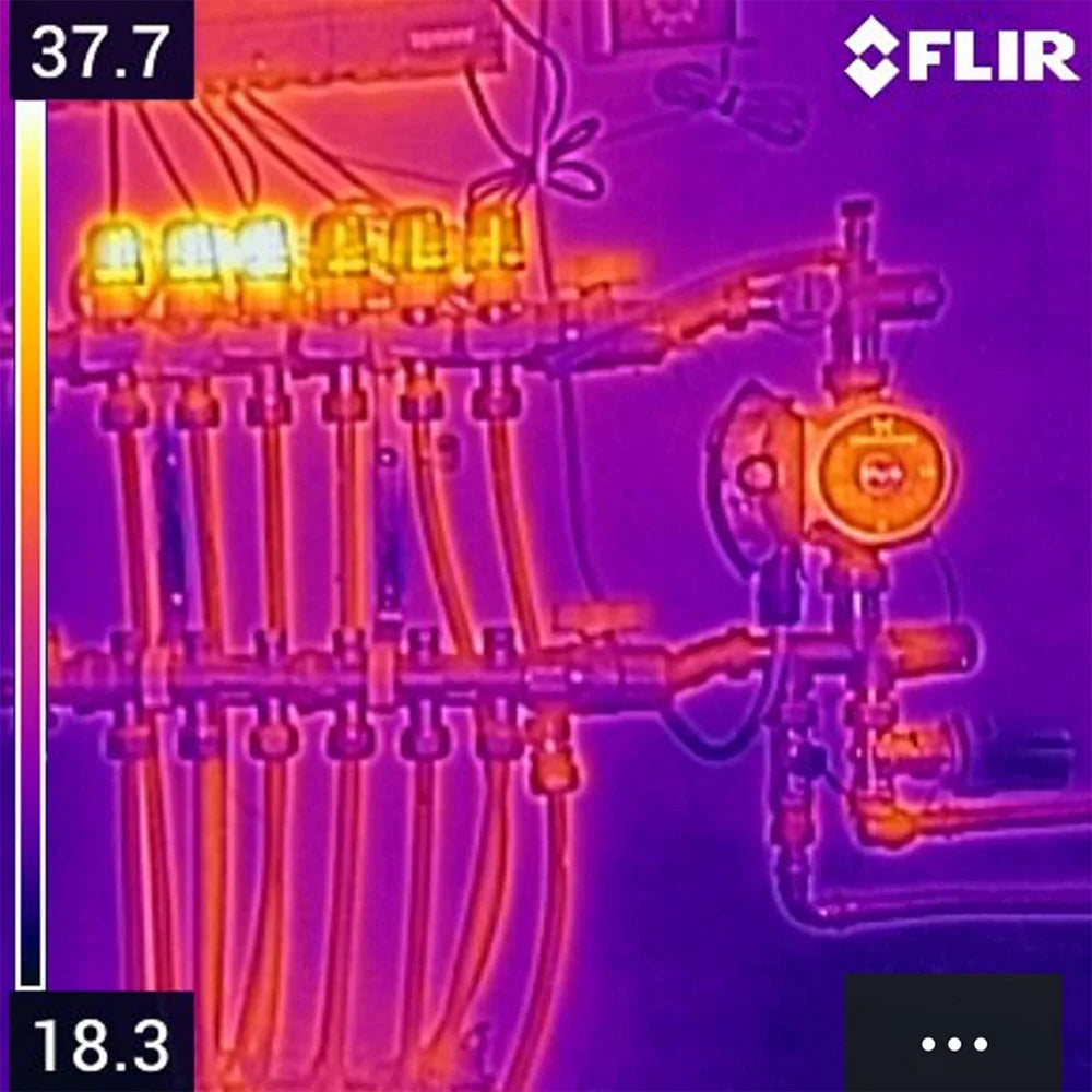 Compact Thermal Camera with Wi-Fi D883