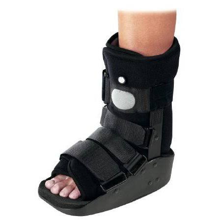 Medium Male Walker Boot G9330