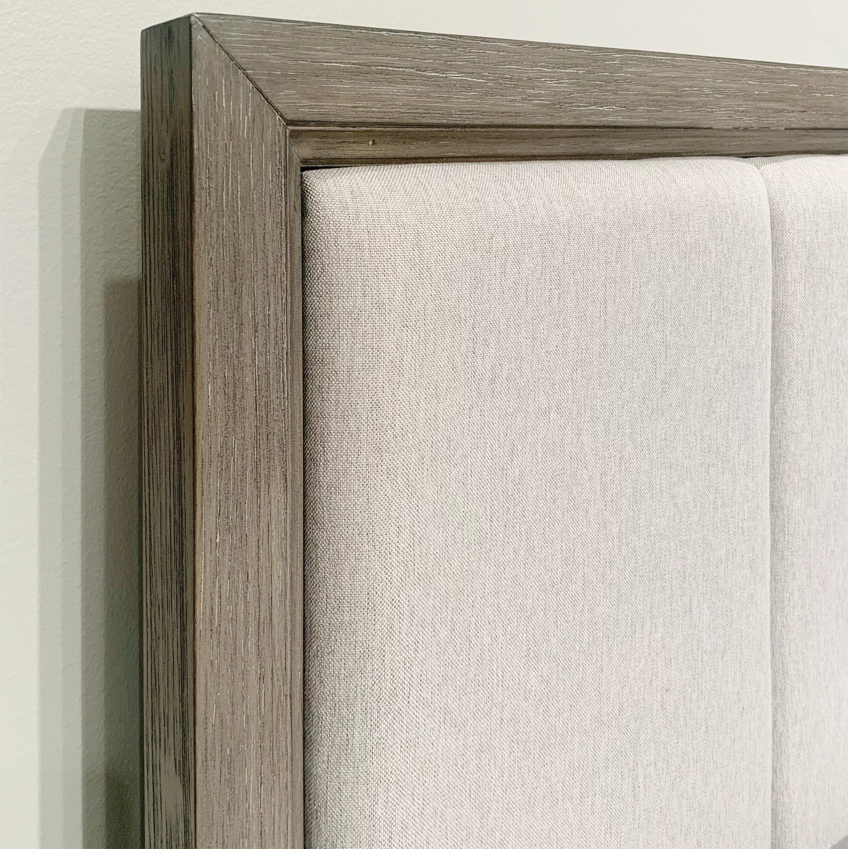 Gray Wood Queen Bedroom Set with Dresser, Mirror, Nightstand, and Chest M89105